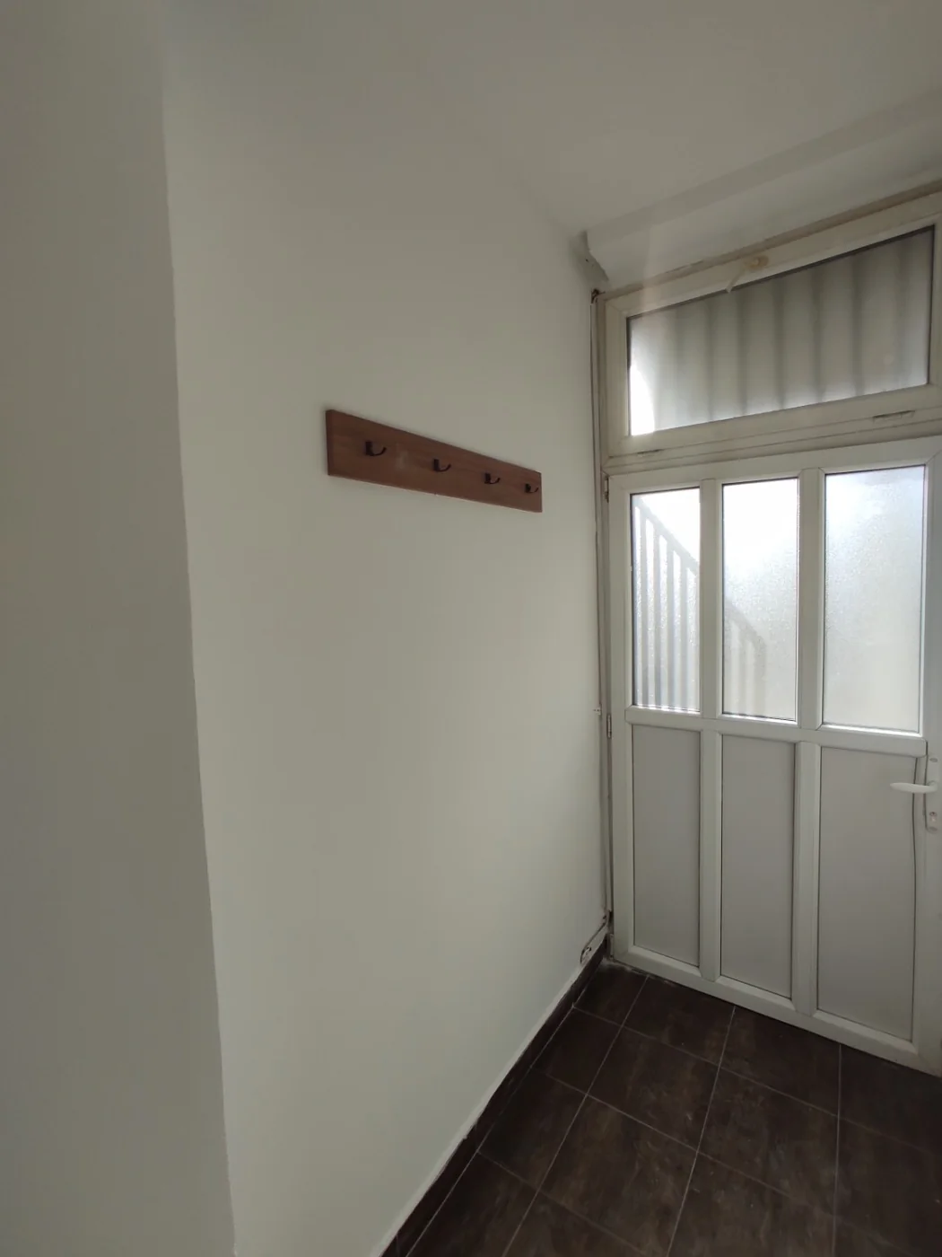 Okrečen zid ulaznog prostora — Blok 61 · Novi Beograd